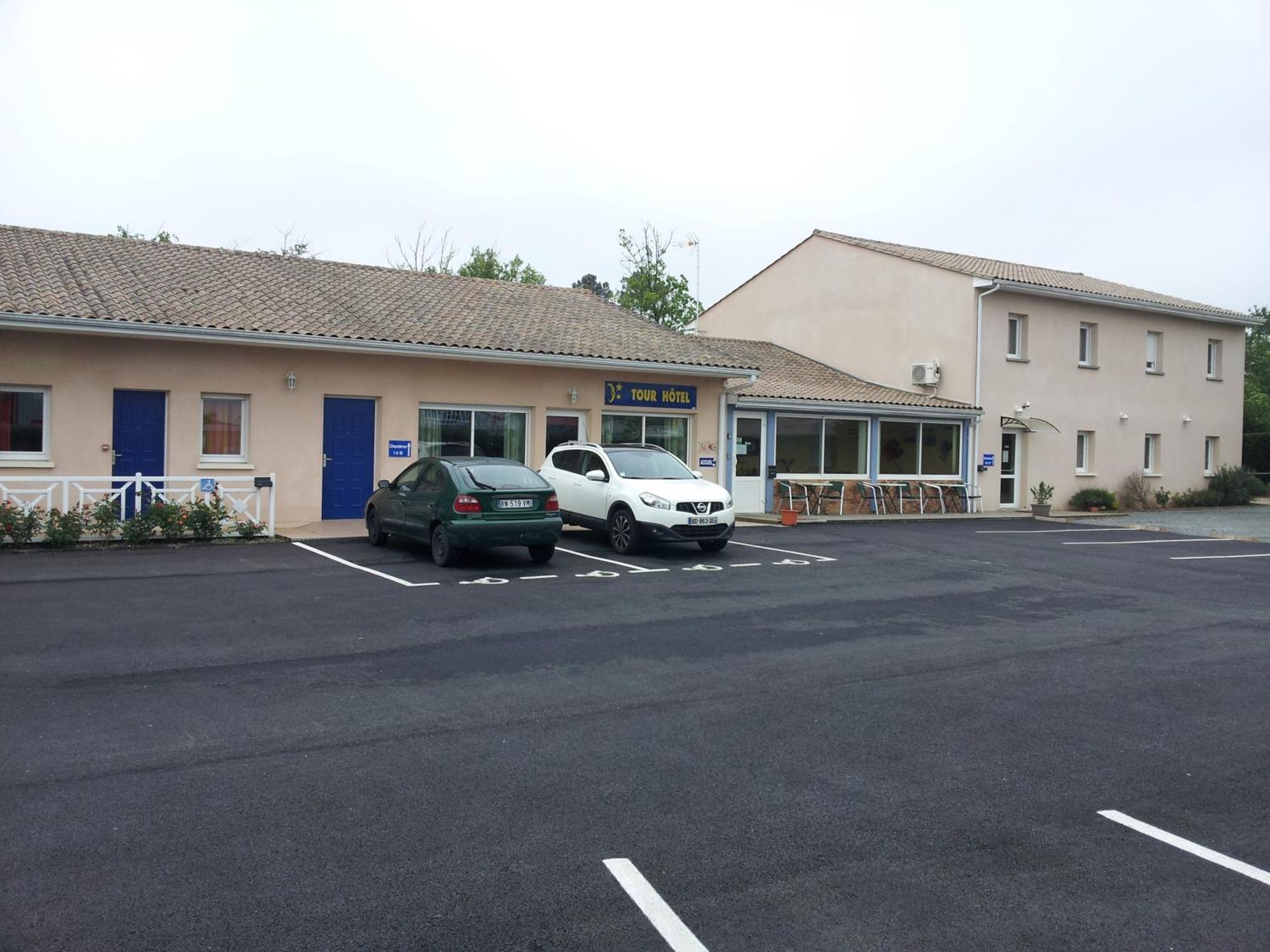 Tour Hotel Lesparre-Médoc Exterior photo